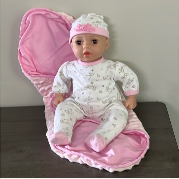 ADORA - Adora Girl Doll - A 16” Baby Doll with outfit - Hat & Blanket - Picture 1 of 16